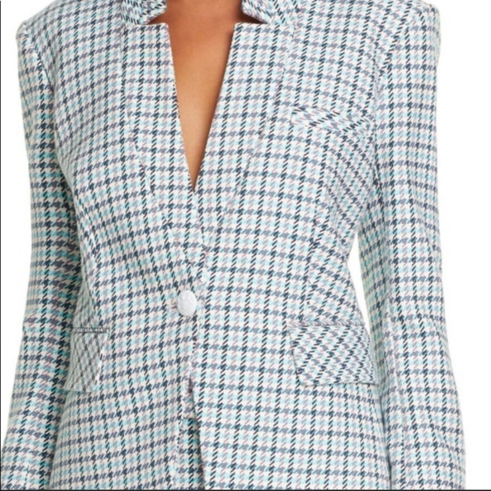 🛍 Worn once VERONICA BEARD Jacket soft, heavier fabric.